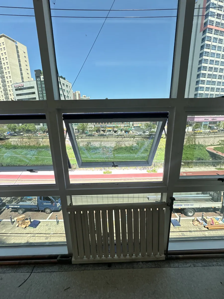 완전히 안열리는 창호 수리 이후 캐시먼트 창문