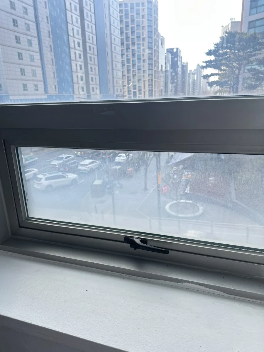 안열리는 창호 수리 이후 캐시먼트 창문
