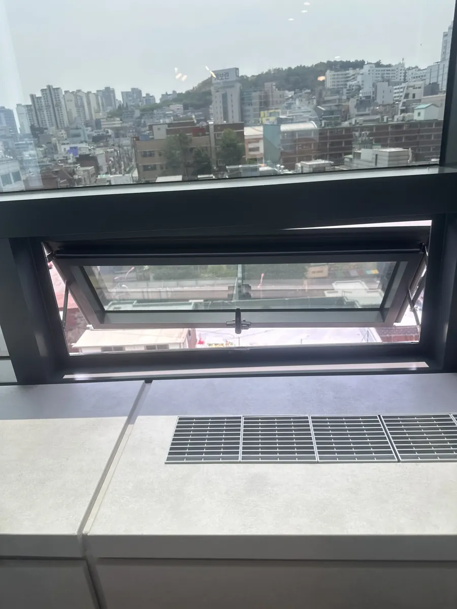 안닫히는 창호 수리 이전 캐시먼트 창문