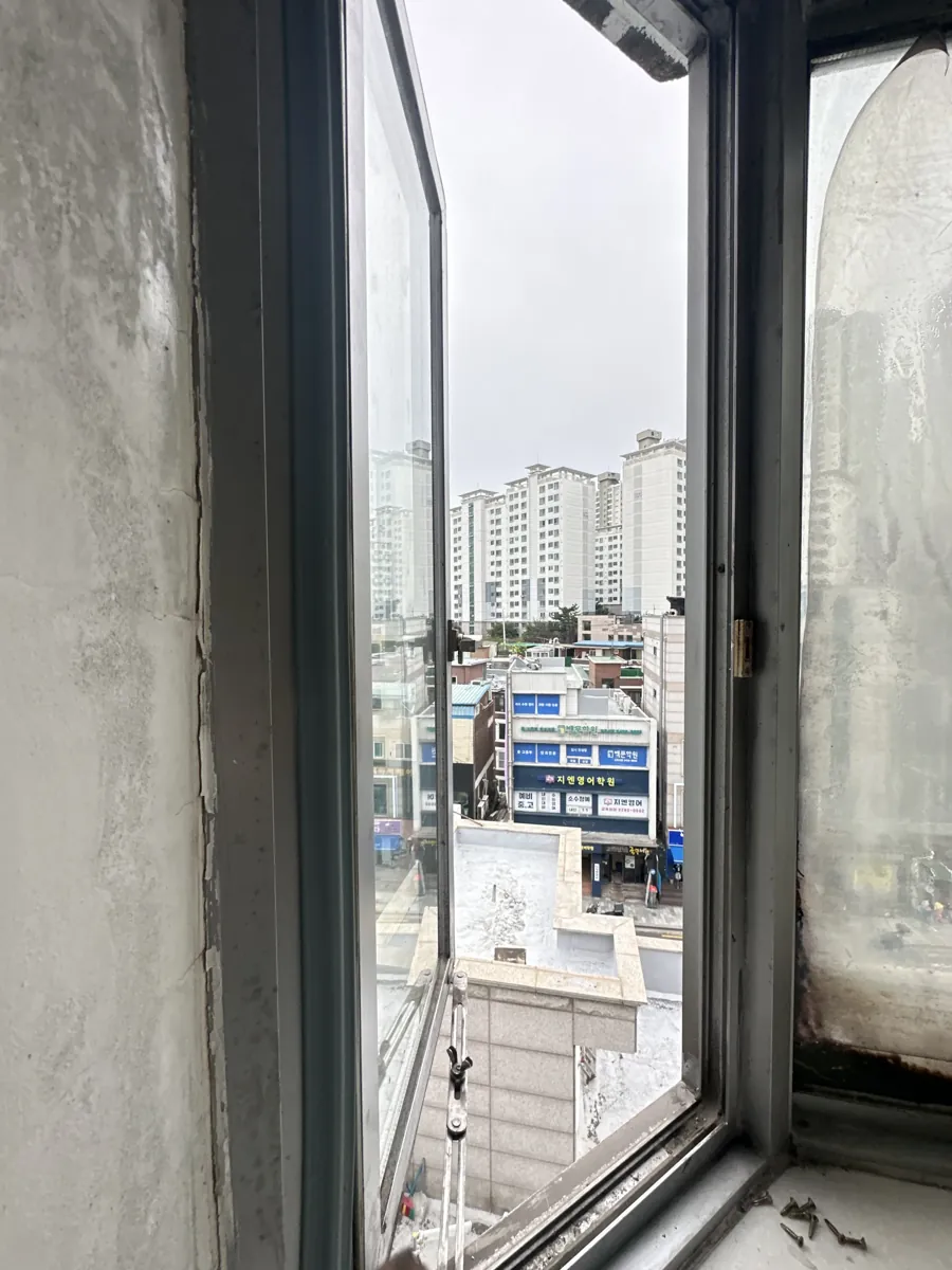 안열리는 창호 수리 이후 캐시먼트 창문