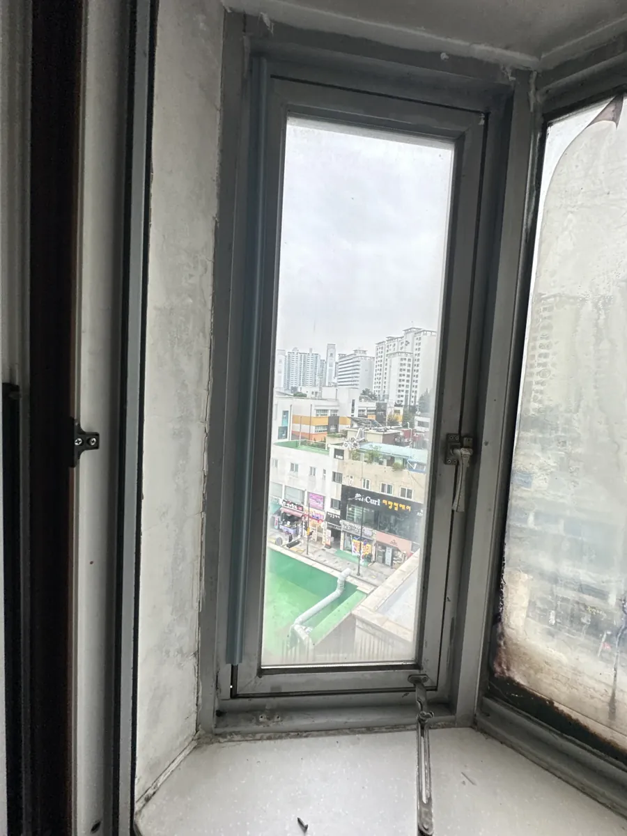 안열리는 창호 수리 이전 캐시먼트 창문